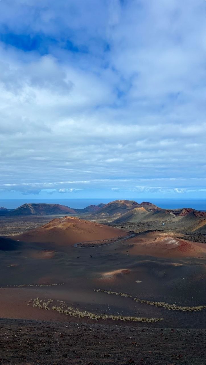 Paysage volcanique du Parc National de Timanfaya à Lanzarote avec ses étendues